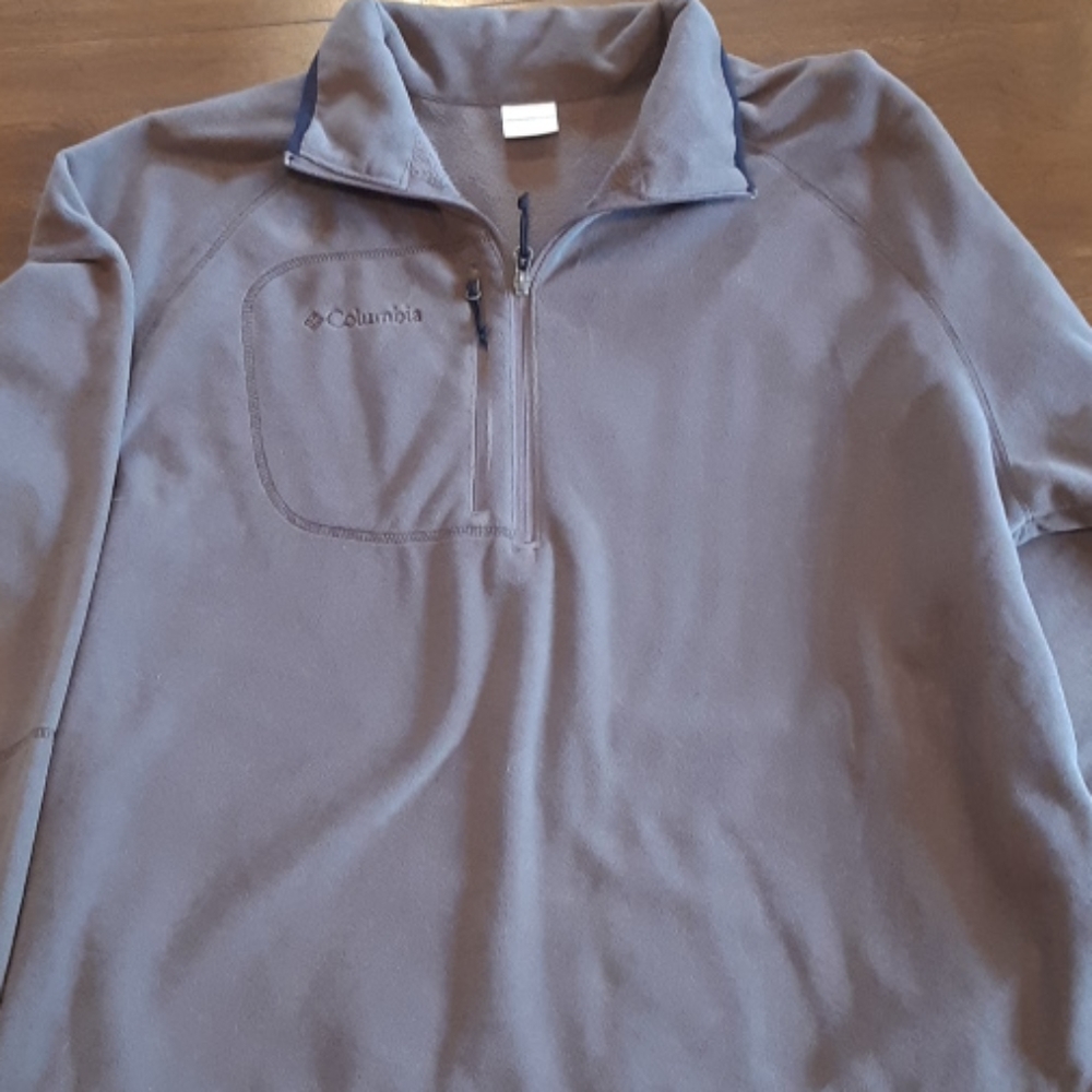 Mens Columbia fleece pullover.